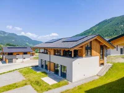 Ein allgemeiner Bergblick oder ein Berglick von des Ferienhauses aus
