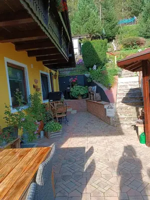 Ein Garten an der Unterkunft Haus Sonnblick