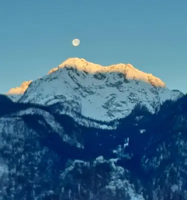 Ein allgemeiner Bergblick oder ein Berglick von der Ferienwohnung aus