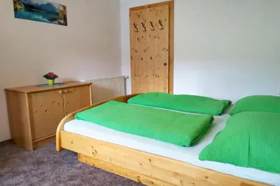 Ein Bett oder Betten in einem Zimmer der Unterkunft Ferienwohnung Fliegenpilz