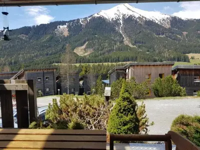 Ein allgemeiner Bergblick oder ein Berglick von des Ferienhauses aus