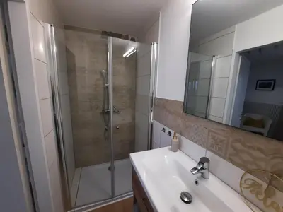 Ein Badezimmer in der Unterkunft Inspiration - zwei Terrassen, Seeblick, privater Garten