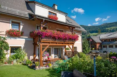 Das Gebäude in dem sich die Ferienwohnung befindet