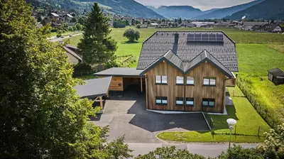 Ein allgemeiner Bergblick oder ein Berglick von der Ferienwohnung aus