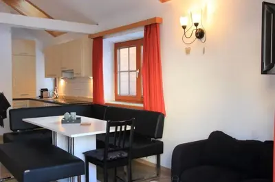 Ein Sitzbereich in der Unterkunft Chalet Mariapfarr
