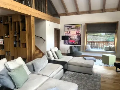 Ein Sitzbereich in der Unterkunft Sonnberg Chalet - Entspannung pur im Luxus Chalet mit Whirlpool-Sauna