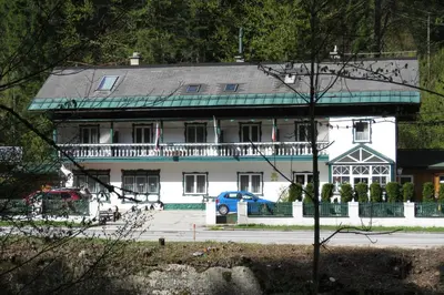 Das Gebäude in dem sich die Pension befindet