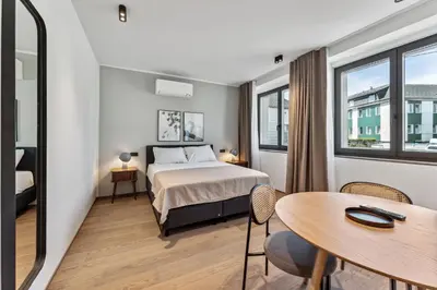 Ein Bett oder Betten in einem Zimmer der Unterkunft Limehome Bad Hall Hauptplatz
