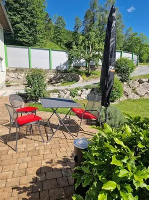 Ein Garten an der Unterkunft Wohnung mit Garten