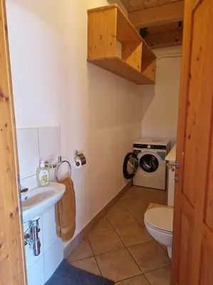 Ein Badezimmer in der Unterkunft Wohnung mit Garten