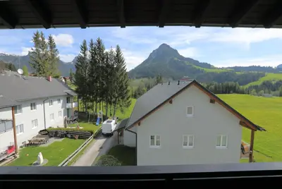 Ein allgemeiner Bergblick oder ein Berglick von der Ferienwohnung aus