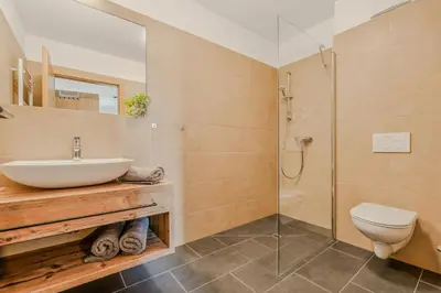 Ein Badezimmer in der Unterkunft Ski-In&Out auf 1641m, Sauna, Tiefgarage