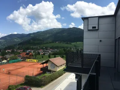 Ein allgemeiner Bergblick oder ein Berglick von der Ferienwohnung aus