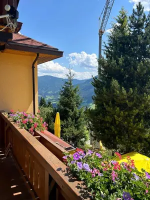 Ein allgemeiner Bergblick oder ein Berglick von der Ferienwohnung aus