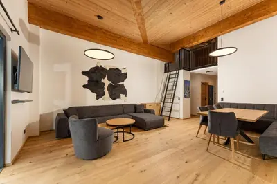 Ein Sitzbereich in der Unterkunft Pure Alpine Suites
