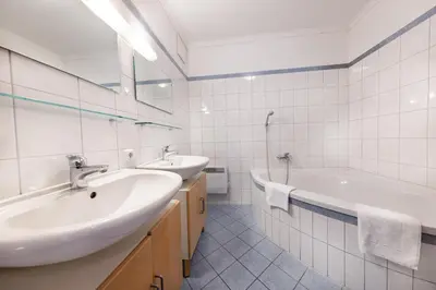 Ein Badezimmer in der Unterkunft Residenz Monica Top 10