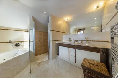 Ein Badezimmer in der Unterkunft Panorama Chalet Taurachtal