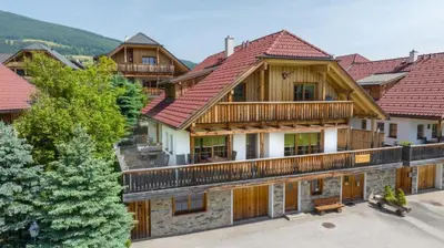 Ein allgemeiner Bergblick oder ein Berglick von des Ferienhauses aus