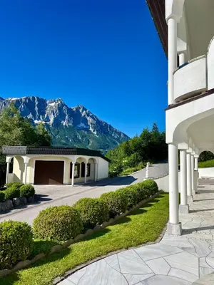 Ein allgemeiner Bergblick oder ein Berglick von der Ferienwohnung aus