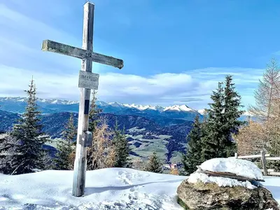 Ein allgemeiner Bergblick oder ein Berglick von des Hotels aus