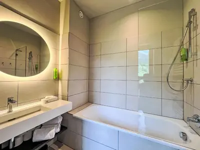 Ein Badezimmer in der Unterkunft Apartment Hideaway Planneralm by Jufa Hotels-2 by Interhome