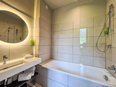 Ein Badezimmer in der Unterkunft Apartment Hideaway Planneralm by Jufa Hotels-2 by Interhome
