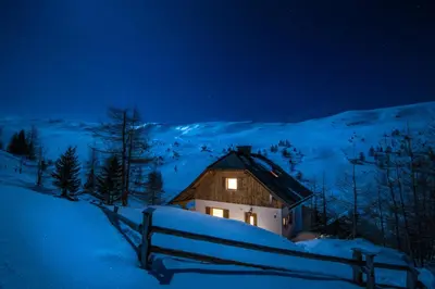 AUSZEIT Almchalet im Winter