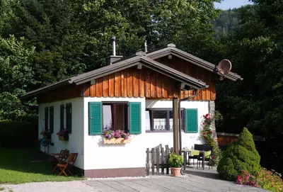 Das Gebäude in dem sich das Ferienhaus befindet
