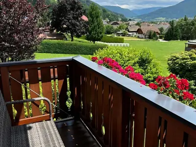 Ein allgemeiner Bergblick oder ein Berglick von der Ferienwohnung aus