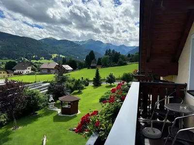 Ein allgemeiner Bergblick oder ein Berglick von der Ferienwohnung aus