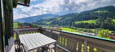 Ein allgemeiner Bergblick oder ein Berglick von der Ferienwohnung aus