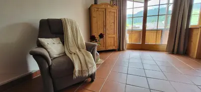 Ein Sitzbereich in der Unterkunft S`Gerhardter by Alpenidyll Apartments