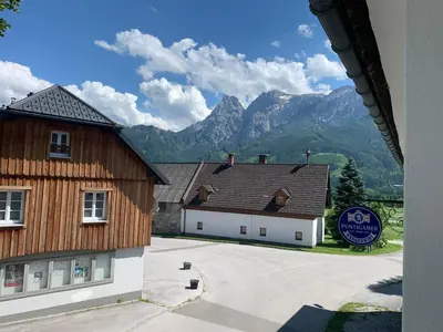 Ein allgemeiner Bergblick oder ein Berglick von des Bed & Breakfasts aus