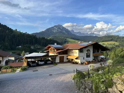 Ein allgemeiner Bergblick oder ein Berglick von der Ferienwohnung aus
