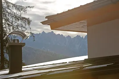 Ein allgemeiner Bergblick oder ein Berglick von der Ferienwohnung aus