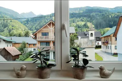 Ein allgemeiner Bergblick oder ein Berglick von der Ferienwohnung aus