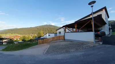 Ein allgemeiner Bergblick oder ein Berglick von der Ferienwohnung aus