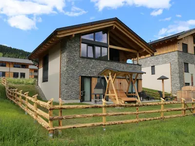 Das Gebäude in dem sich das Ferienhaus befindet
