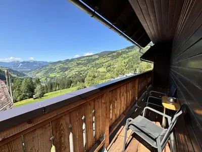 Ein allgemeiner Bergblick oder ein Berglick von der Ferienwohnung aus