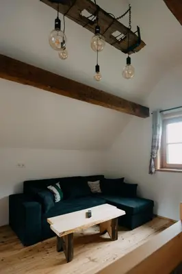 Ein Sitzbereich in der Unterkunft Rainerhof Troadkasten