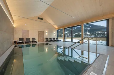 Der Swimmingpool an oder in der Nähe von Goldhirsch Aparthotel
