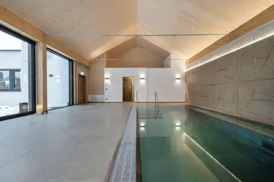 Der Swimmingpool an oder in der Nähe von Goldhirsch Aparthotel