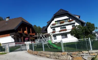 Das Gebäude in dem sich die Ferienwohnung befindet