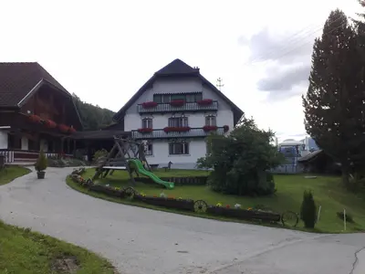 Das Gebäude in dem sich die Ferienwohnung befindet