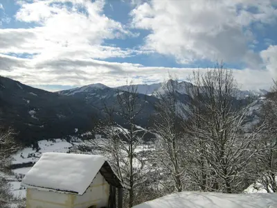 Ein allgemeiner Bergblick oder ein Berglick von der Ferienwohnung aus