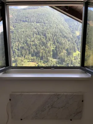 Ein allgemeiner Bergblick oder ein Berglick von des Ferienhauses aus