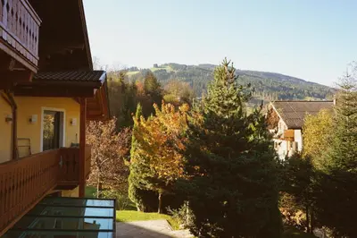 Ein allgemeiner Bergblick oder ein Berglick von der Ferienwohnung aus