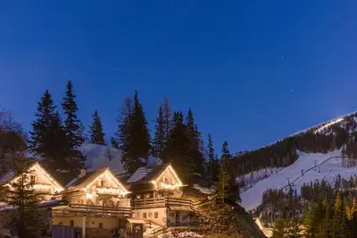 Ein allgemeiner Bergblick oder ein Berglick von des Chalets aus