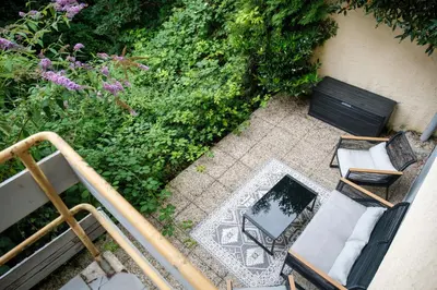 Ein Garten an der Unterkunft Lake Life