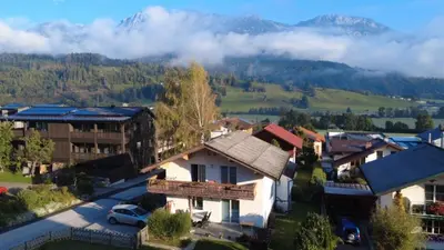Ein allgemeiner Bergblick oder ein Berglick von der Ferienwohnung aus